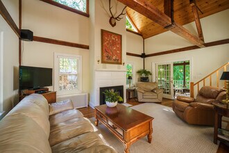 45 Taconic Ave in Lenox, MA - Building Photo - Building Photo