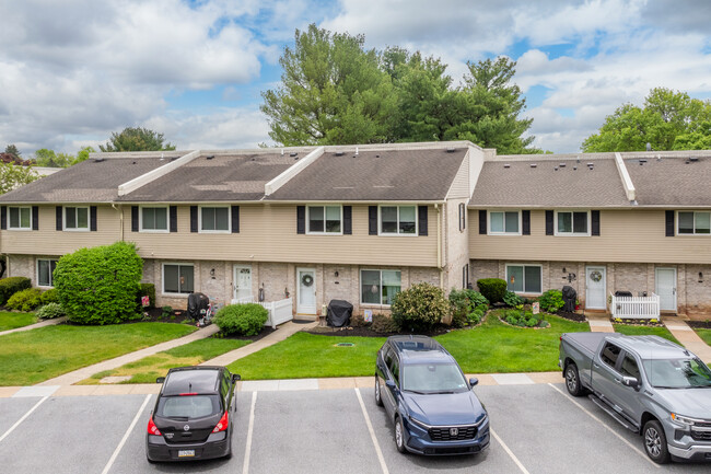 Village Walk Condos in Exton, PA - Foto de edificio - Building Photo