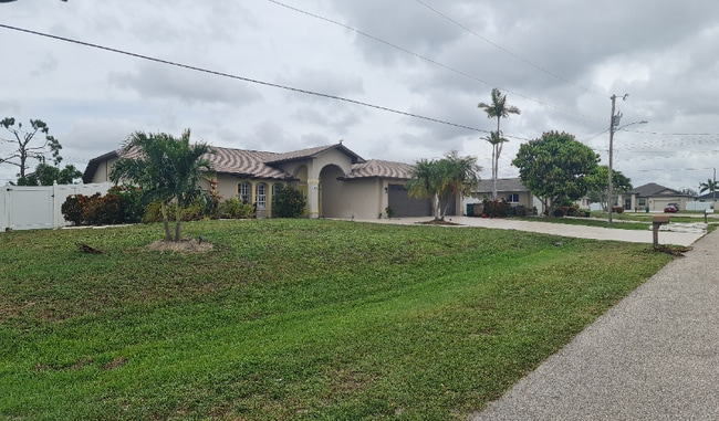 1607 SW 18th St in Cape Coral, FL - Building Photo - Building Photo