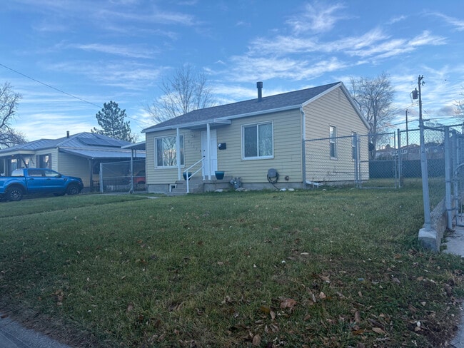 8757 W Helen Dr in Magna, UT - Building Photo - Building Photo