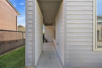 1201 Grove Blvd, Unit 1304 in Austin, TX - Foto de edificio - Building Photo