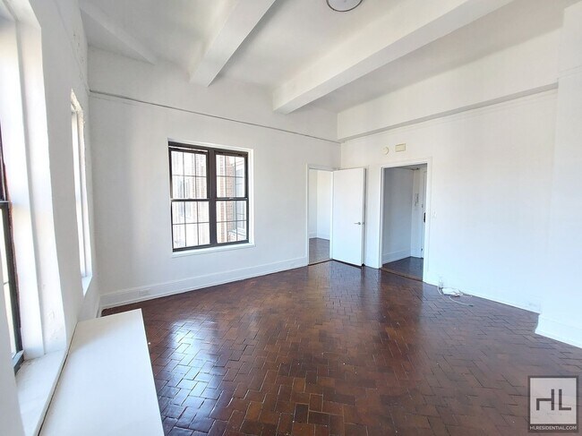 WEST 73 STREET in New York, NY - Building Photo - Building Photo