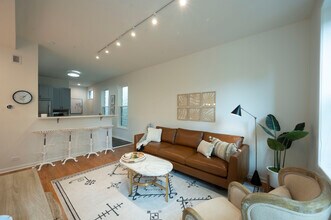 1939 N Honore St, Unit 1F in Chicago, IL - Building Photo - Building Photo