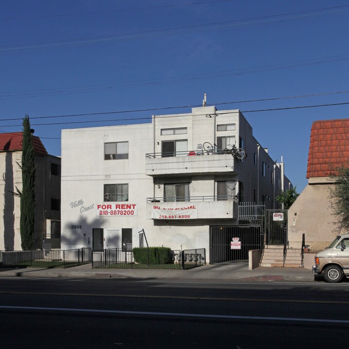 Valle Crest in Panorama City, CA - Building Photo