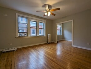 546 W Surf St, Unit #540-N3 in Chicago, IL - Building Photo - Building Photo