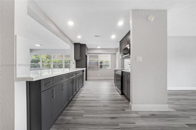 3303 NW 37th Ave in Lauderdale Lakes, FL - Building Photo - Building Photo