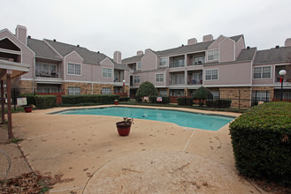 Westmount Place Apartments in Dallas, TX - Building Photo - Building Photo