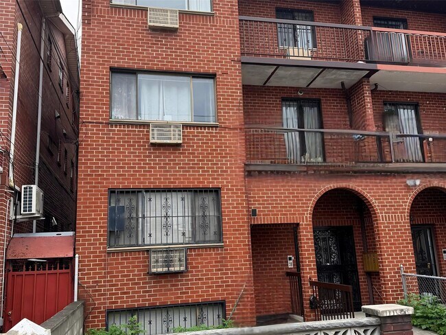 56-07 84th St in Queens, NY - Building Photo - Building Photo