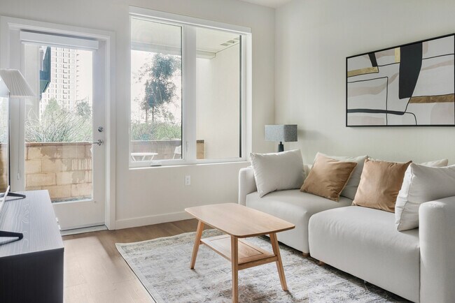 2333 Calle Del Mundo