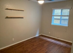 2401 Manor Rd, Unit 134 in Austin, TX - Building Photo - Building Photo