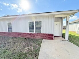 8923 Untreiner Ave in Pensacola, FL - Building Photo