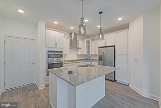 14320 Yesler Ave in Chantilly, VA - Building Photo - Building Photo