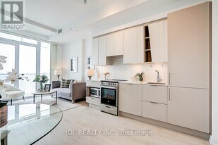 3900 Confederation Pkwy in Mississauga, ON - Building Photo