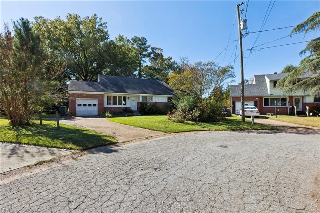 301 Pepper Mill Ct in Norfolk, VA - Building Photo