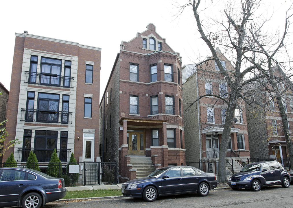 2315 N Leavitt St in Chicago, IL - Foto de edificio