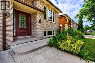 15 Kingsberry St in Hamilton, ON - Building Photo - Building Photo