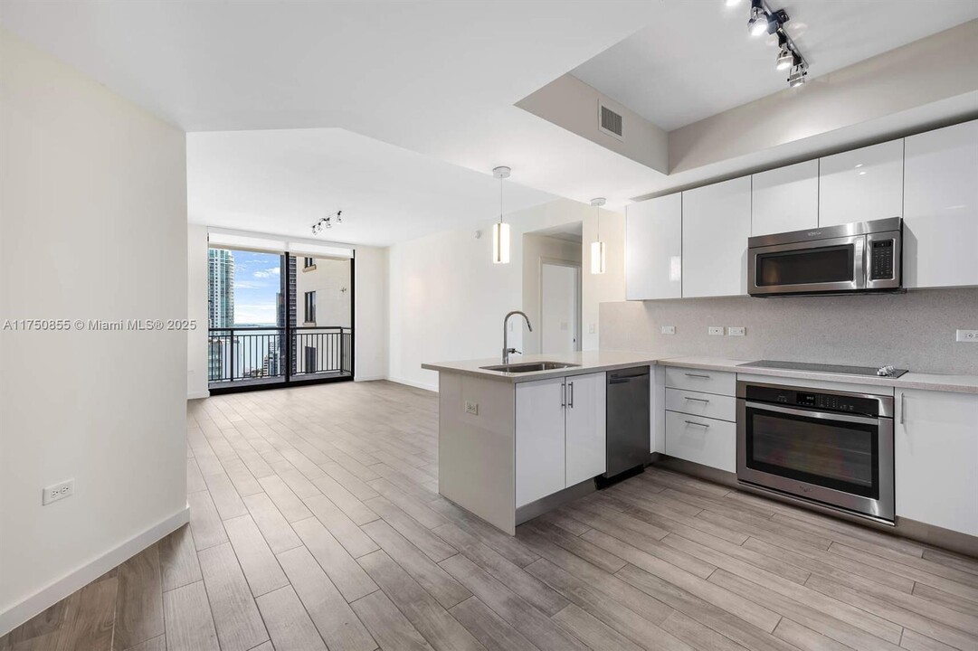 999 SW 1st Ave, Unit 2607 in Miami, FL - Building Photo