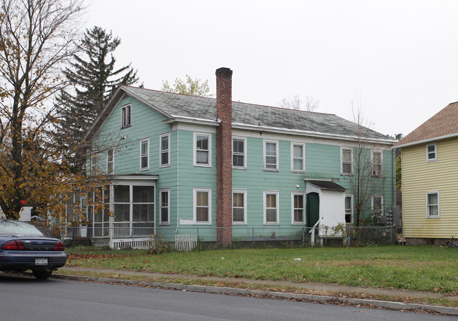 8 Malden St in Nassau, NY - Building Photo - Building Photo