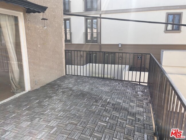 133 S Elm Dr in Beverly Hills, CA - Building Photo - Building Photo