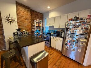 210 Hemenway St, Unit 218-2 in Boston, MA - Building Photo - Building Photo