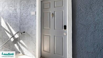 901 Lakeside Cir in Lewisville, TX - Foto de edificio - Building Photo