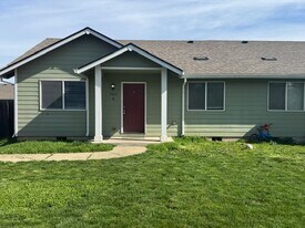 3524 Britt Ave in Medford, OR - Building Photo