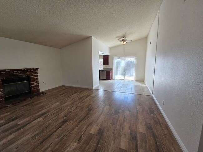 43915 30th St E in Lancaster, CA - Building Photo - Building Photo