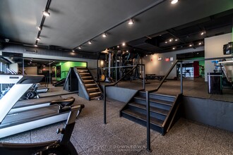 6 E Chestnut St, Unit Studio in Chicago, IL - Foto de edificio - Building Photo