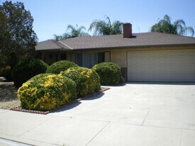 597 Montebello Pl in Hemet, CA - Building Photo