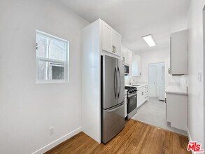 5932 Willoughby Ave in Los Angeles, CA - Building Photo - Building Photo