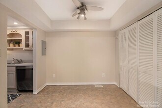 555 Longshore Dr in Ann Arbor, MI - Building Photo - Building Photo