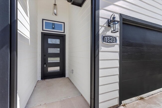 1323 S Montgomery St, Unit 605 in Sherman, TX - Building Photo - Building Photo