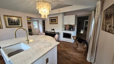 557 Park Rd in West Hartford, CT - Building Photo - Building Photo