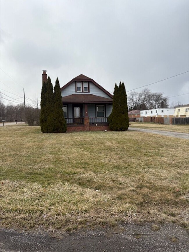 property at 936 Moyer Ave
