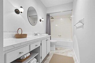 3040 NE 16th Ave in Oakland Park, FL - Building Photo - Building Photo