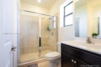 10034 W 32nd Ln in Hialeah, FL - Building Photo - Building Photo