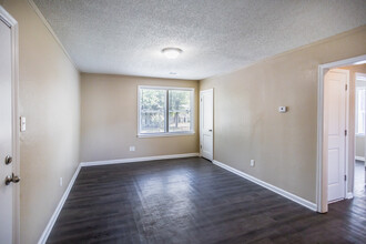 The Courtyard at Waring Park in Memphis, TN - Building Photo - Interior Photo