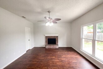 1405 Turtle Cove Dr in Little Elm, TX - Foto de edificio - Building Photo