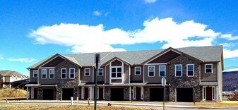 27-35 Crimson Dr in Lock Haven, PA - Building Photo