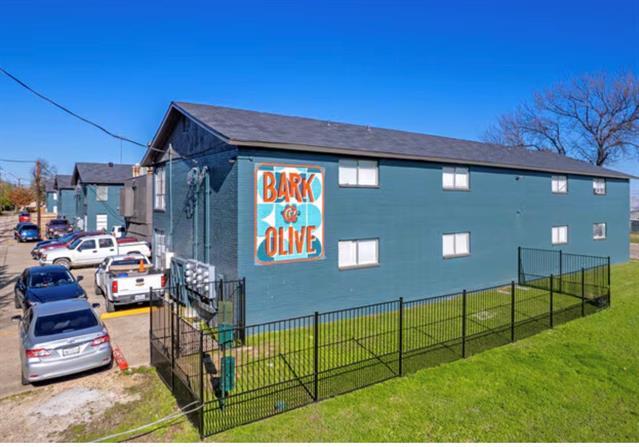 2211 S Vernon Ave in Dallas, TX - Building Photo