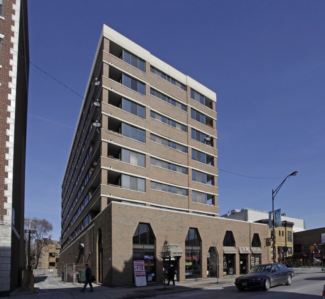 702 W Diversey Pky in Chicago, IL - Building Photo - Building Photo