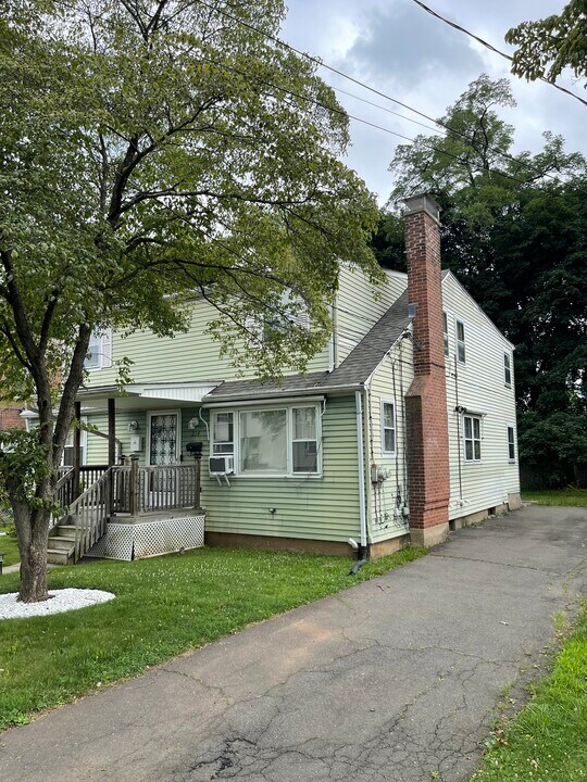 214 Columbia St, Unit 1st Floor in New Britain, CT - Foto de edificio