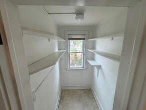 34 Nesbit Ave, Unit 3 in West Hartford, CT - Foto de edificio - Building Photo