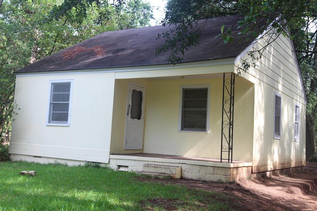 1405 W Lincoln Ave in Albany, GA - Building Photo