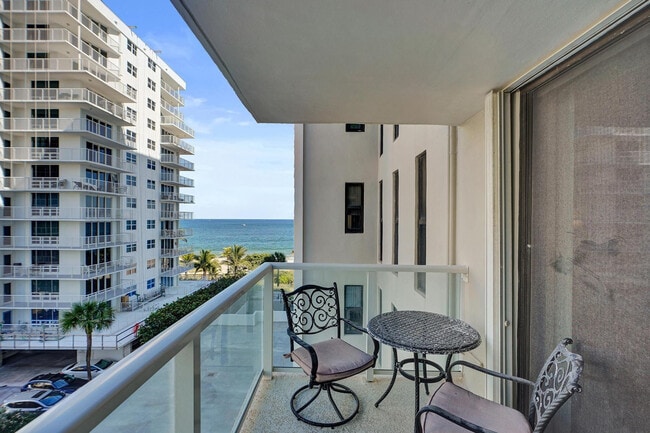 1000 S Ocean Blvd in Pompano Beach, FL - Building Photo - Building Photo