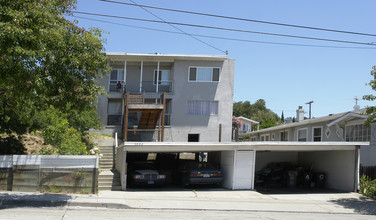 3066 Macarthur Blvd in Oakland, CA - Foto de edificio - Building Photo