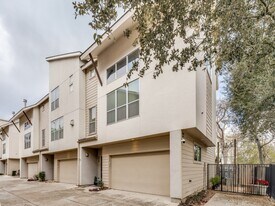 5219 Kiam St in Houston, TX - Building Photo
