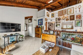 2136 SW 81st Way in Davie, FL - Building Photo - Building Photo