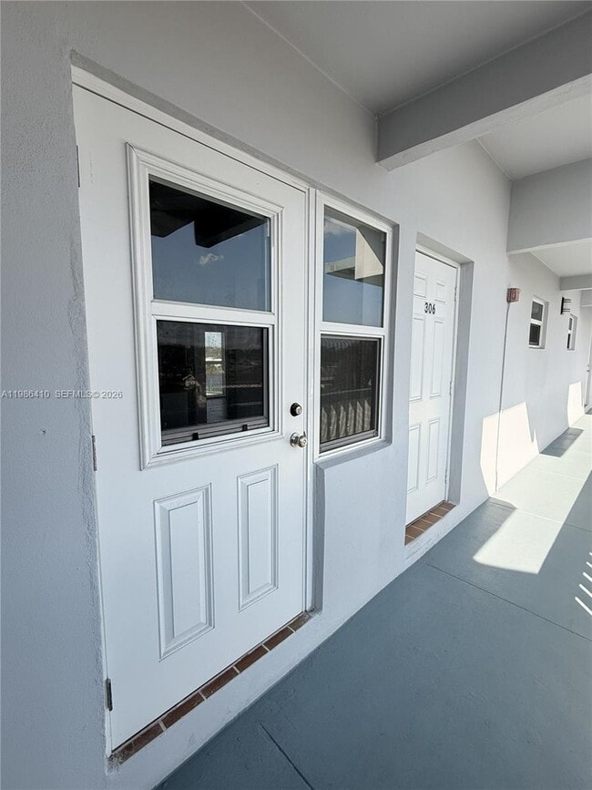 2223 Park Ln in Hollywood, FL - Building Photo - Building Photo