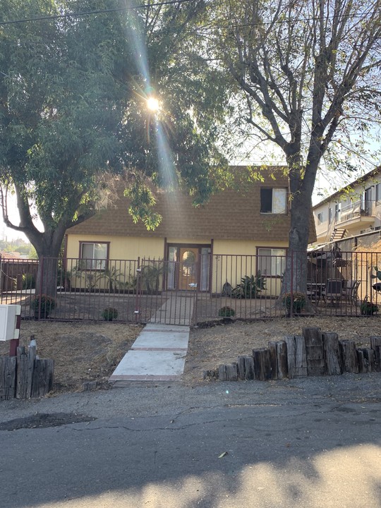 422 N Vine St in Fallbrook, CA - Building Photo